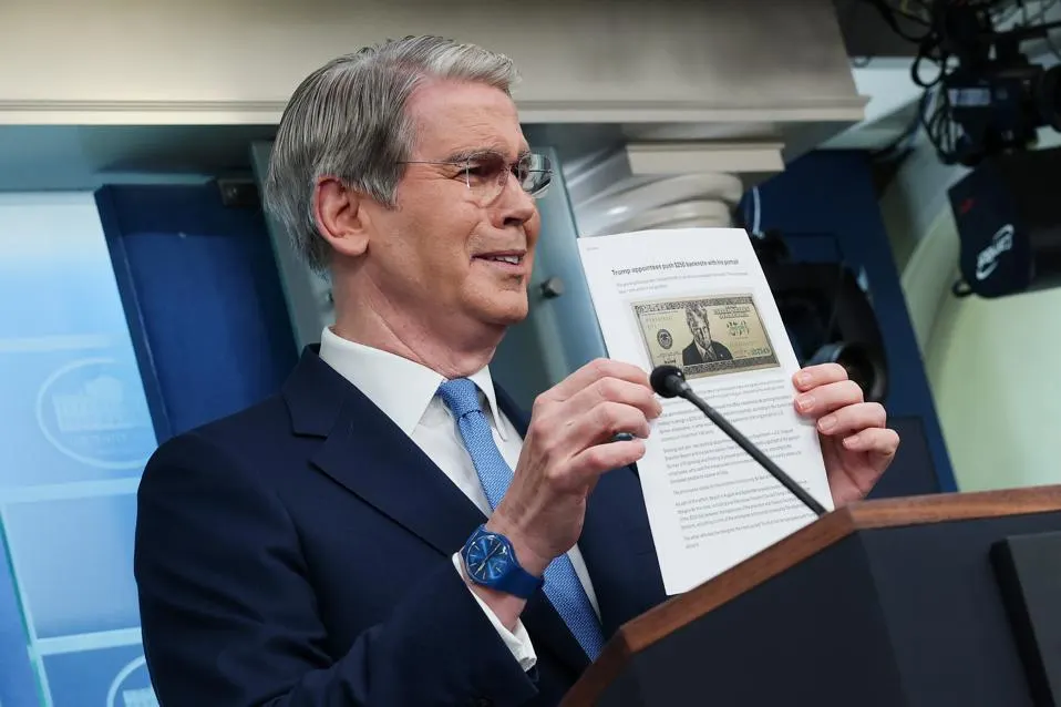 El Tesoro confirma planes para incluir a Trump en billete de 250 dólares