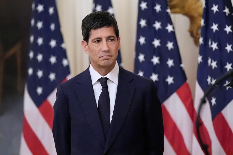 Kevin Warsh jura el cargo como presidente de la Reserva Federal de Trump