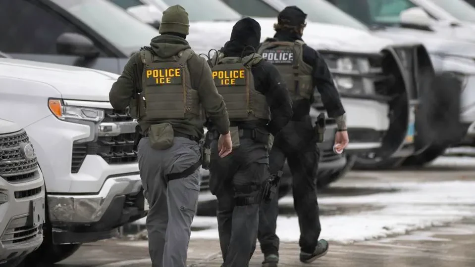 Un agente de ICE acusado de disparar a un hombre venezolano en Minnesota es arrestado