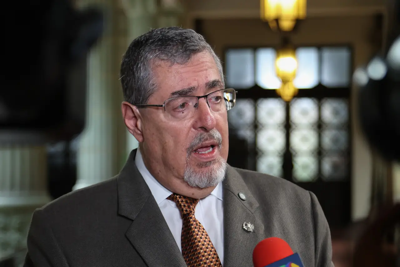 Arévalo niega un acuerdo con EU para realizar bombardeos contra carteles en Guatemala