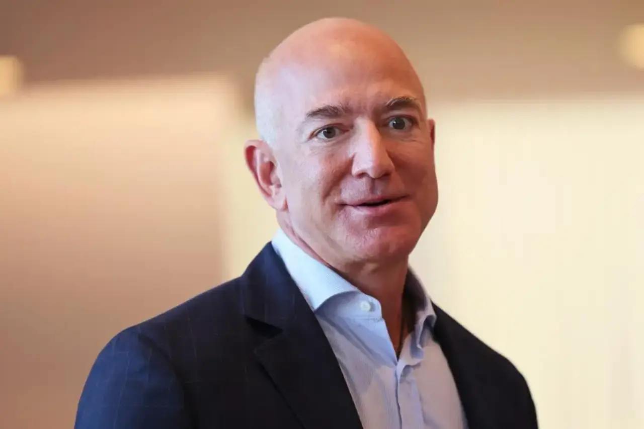 Jeff Bezos afirma que el 50% de la población con menores ingresos no debería pagar impuestos sobre la renta