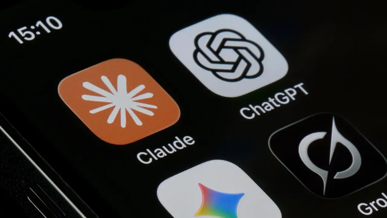 ChatGPT, la aplicación de mayor crecimiento de la historia, pierde descargas ante Claude