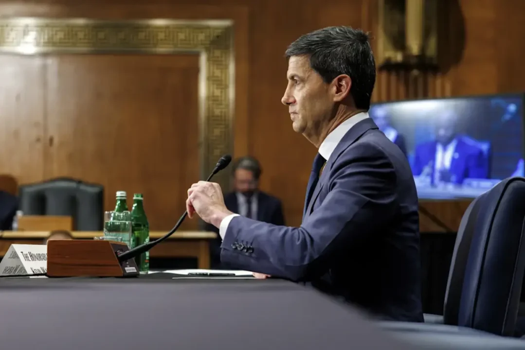 Kevin Warsh asume el control de la Fed con un problema de política monetaria ya a la vista