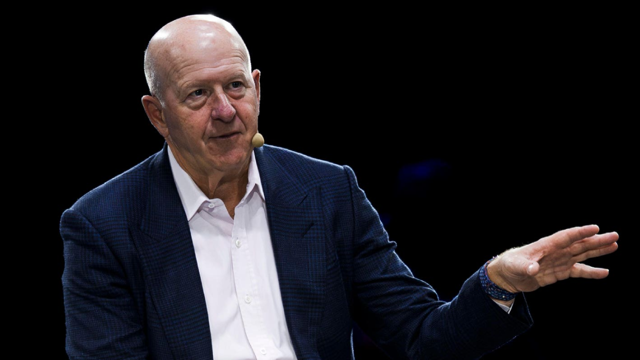 Temor al desempleo masivo por la IA es ‘exagerado’: CEO de Goldman Sachs
