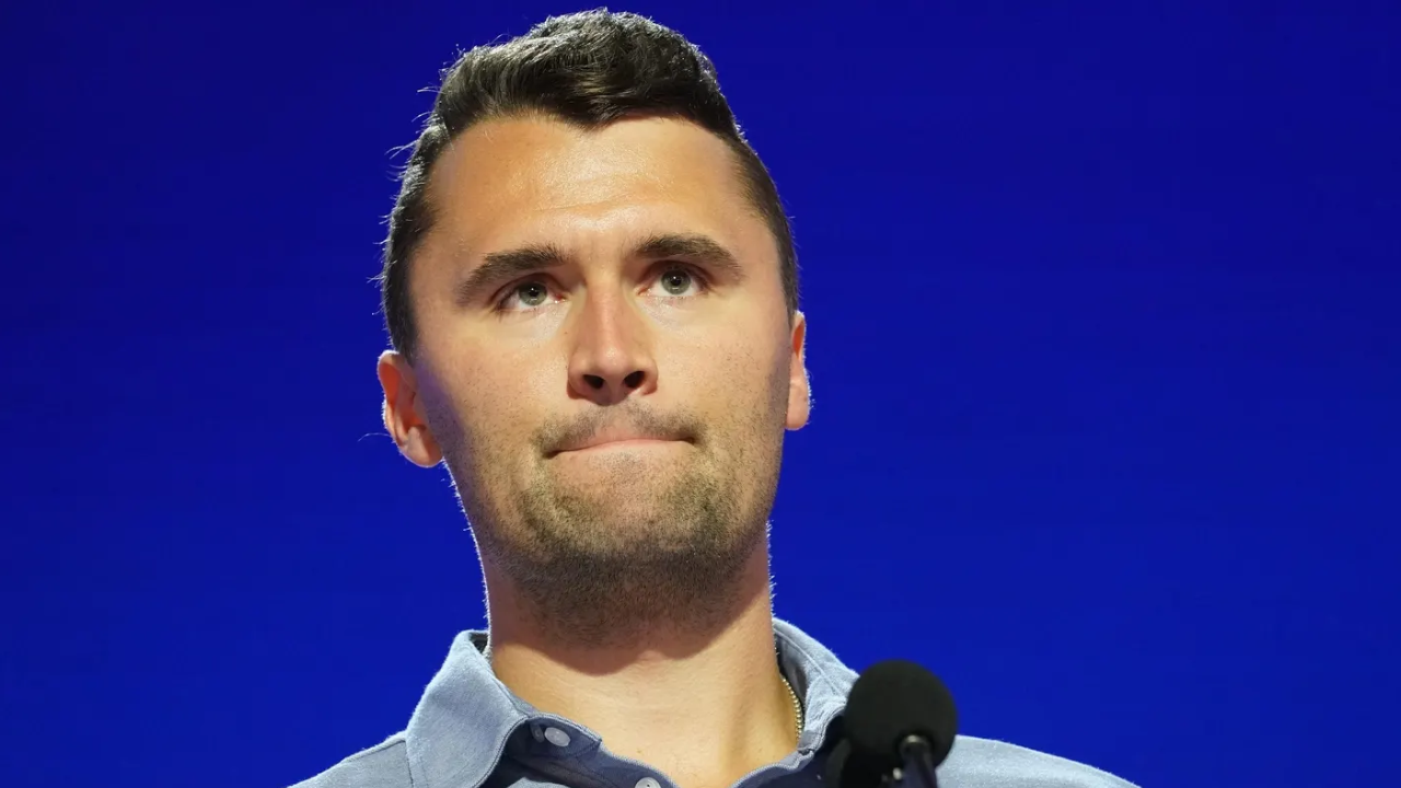 Personas castigadas por criticar a Charlie Kirk tras tiroteo han ganado más de 2 mdd