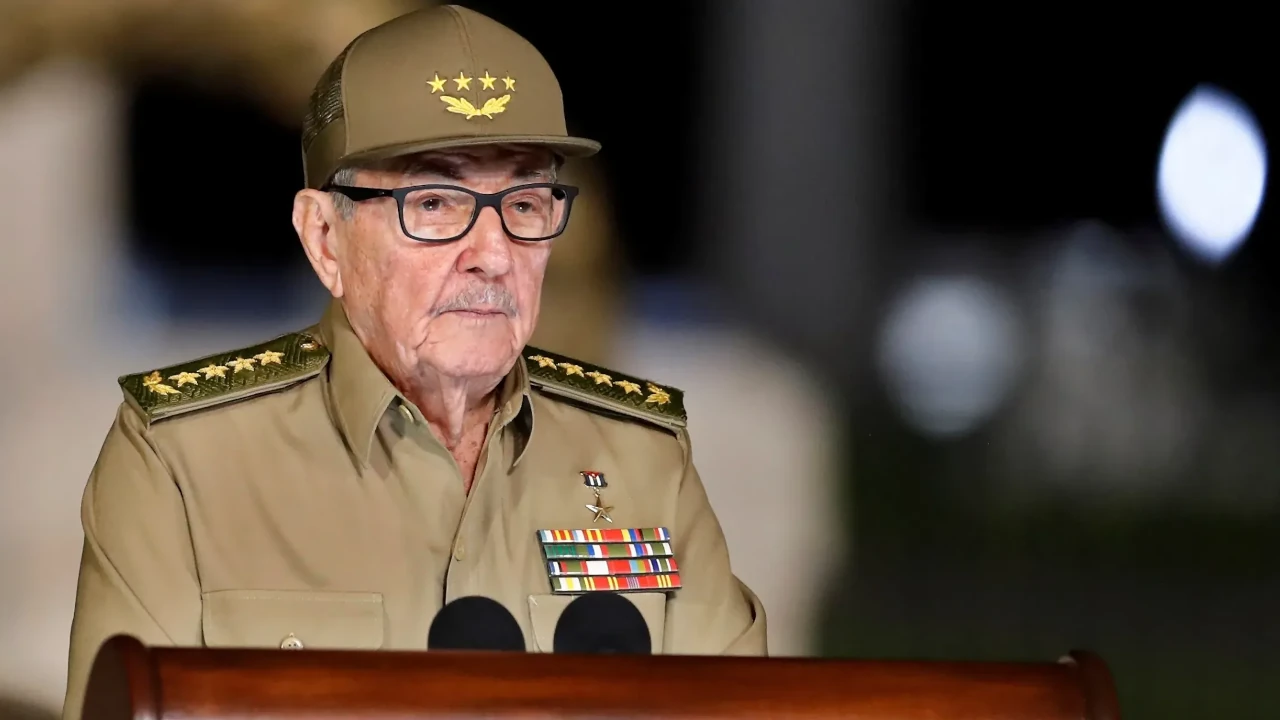 Cubanos protestan por cargos de EU contra Raúl Castro