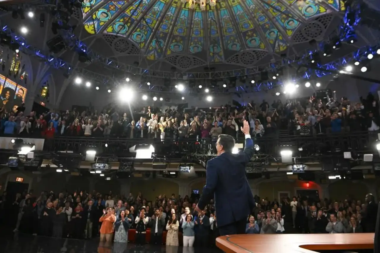 Esto es lo que Stephen Colbert dijo en su emotivo mensaje final a la audiencia