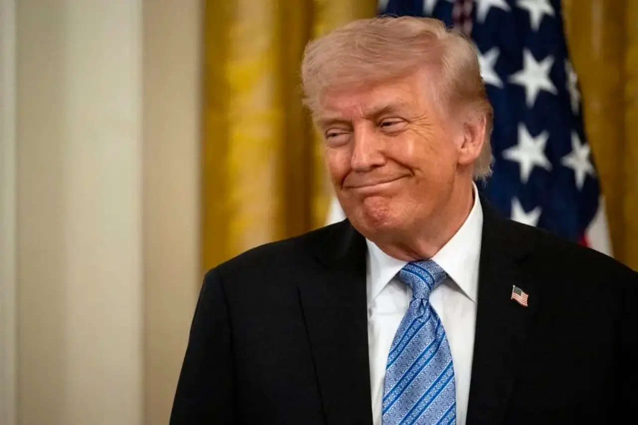 Trump ataca a Biden con publicación generada por IA e insiste en acusaciones de ‘Autopen’