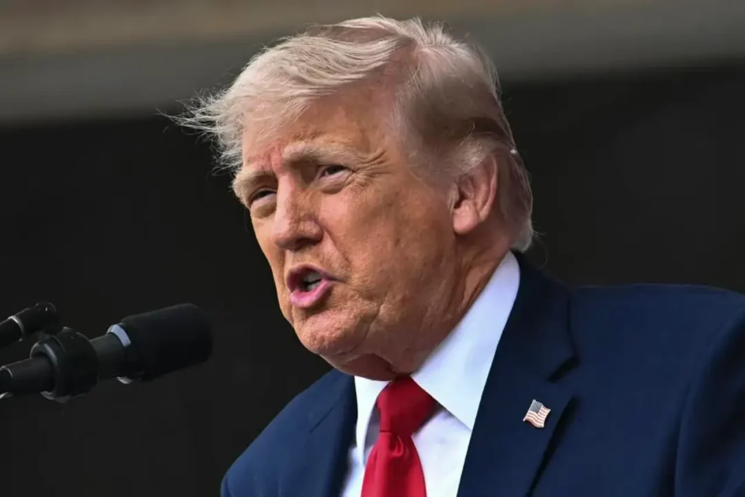 Trump afirma que su examen físico salió ‘PERFECTO’ en medio de especulaciones sobre moretones en las manos y piernas hinchadas