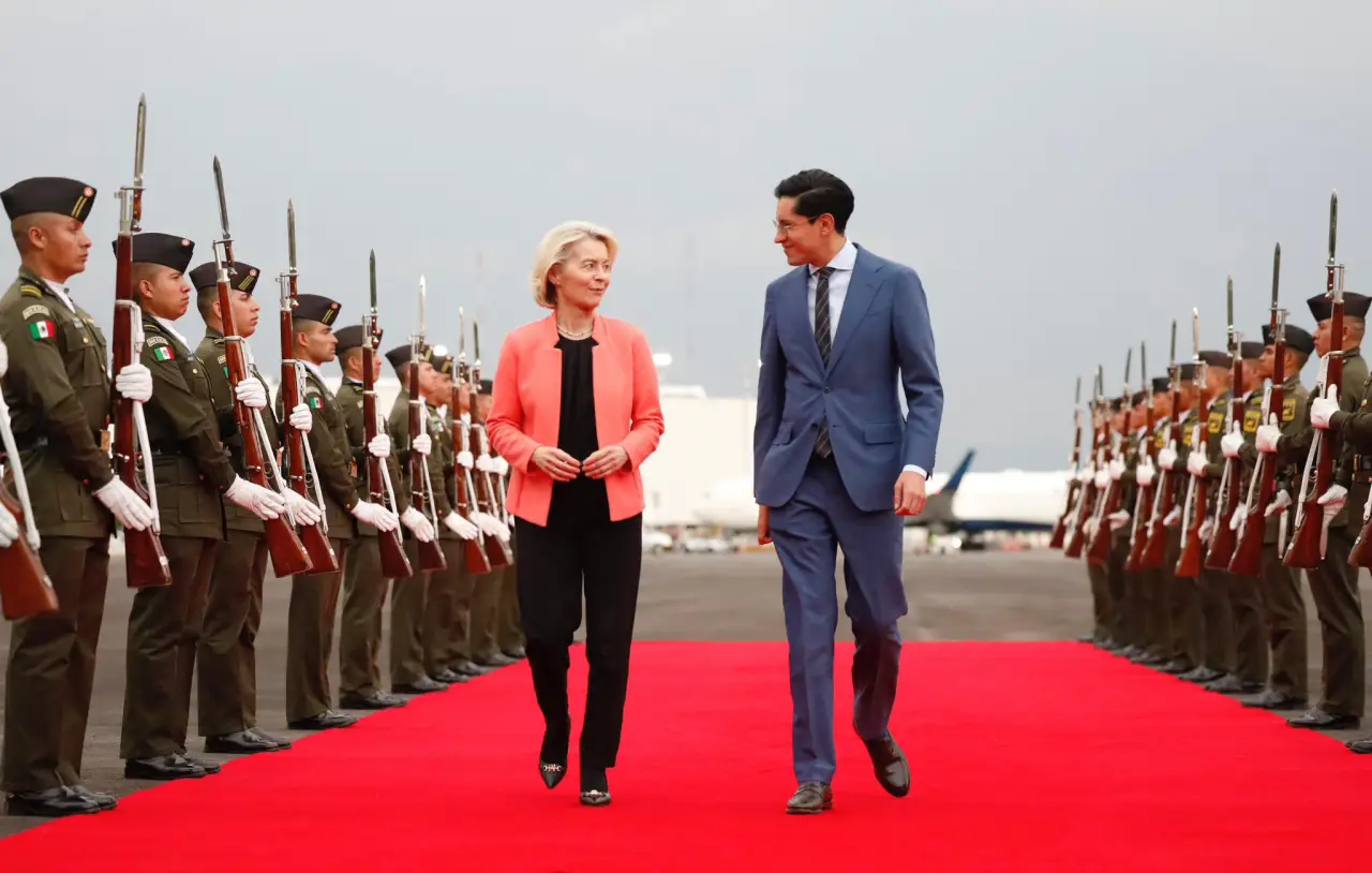 Von der Leyen y Costa llegan a México para firma de acuerdo comercial