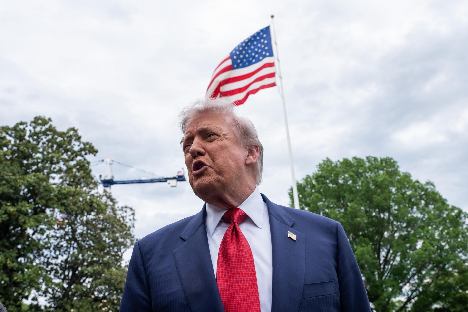 Trump insulta a periodista por pregunta sobre salón en la Casa Blanca