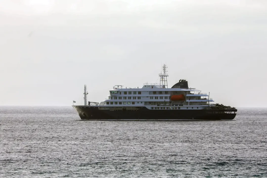 Crucero afectado por hantavirus se dirigirá pronto a España tras evacuación de tres personas