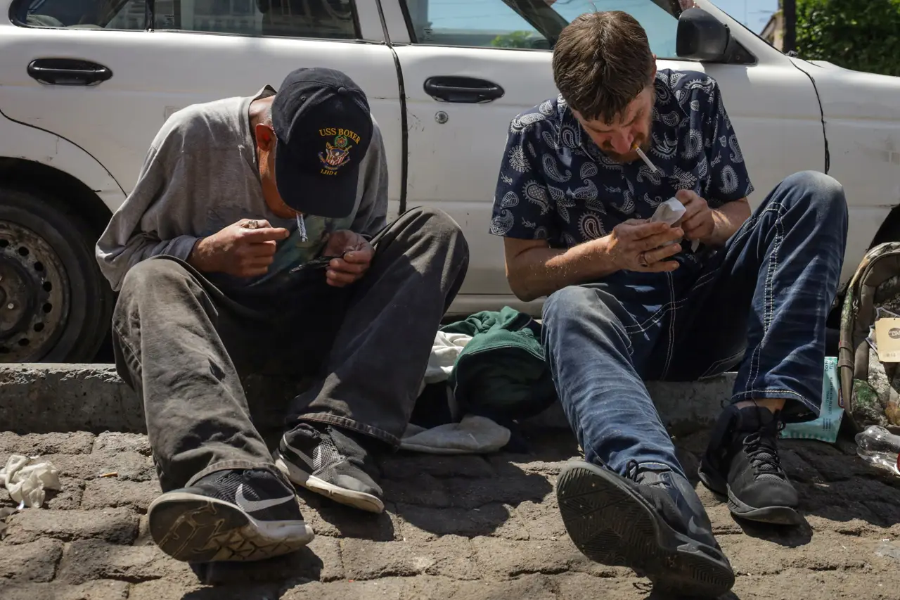Adictos estadounidenses cruzan a ciudades del norte de México por menores costos de drogas