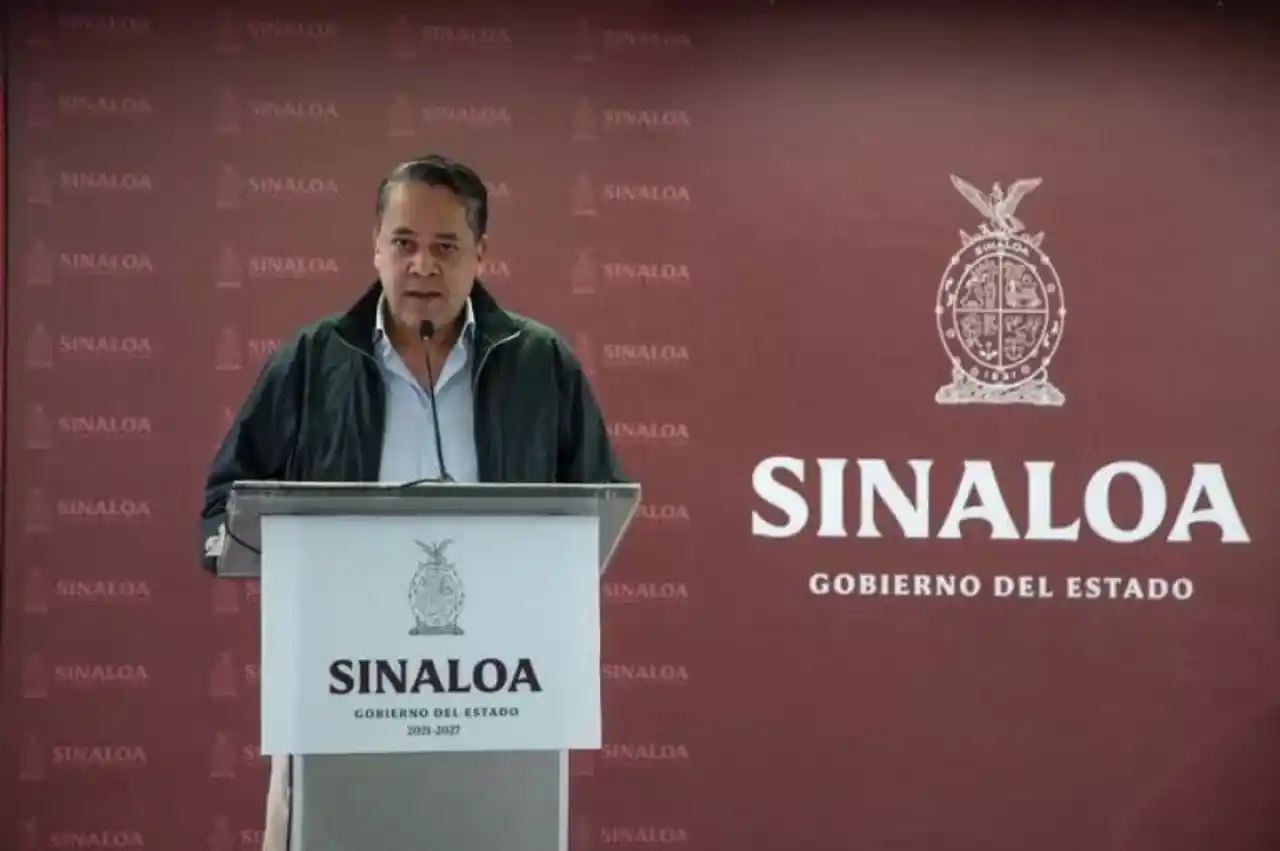 Reportan que ahora se entrega el exsecretario de Finanzas de Sinaloa
