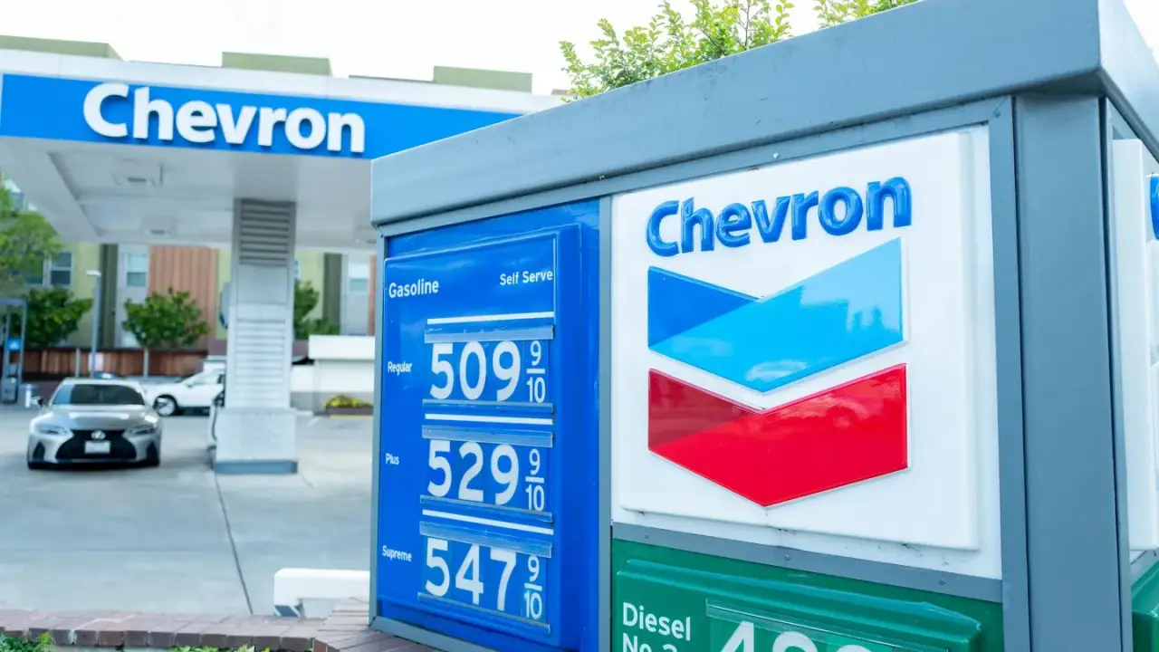 Trump suspenderá impuesto federal a la gasolina; ofrece poco alivio ante aumento de precios