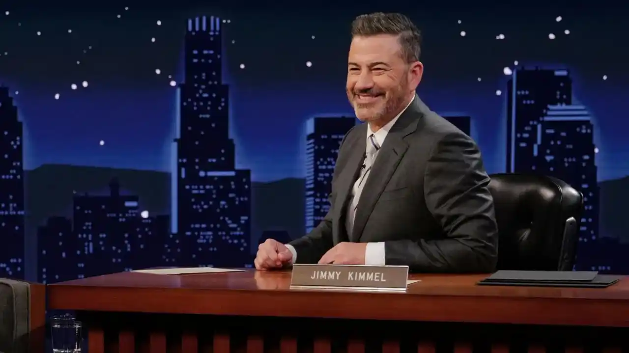 Comediante Kimmel se burla del bajo índice de aprobación de Trump