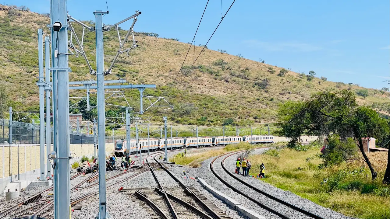 Hitachi Rail desarrollará sistema ferroviario de corredor Saltillo-Nuevo Laredo