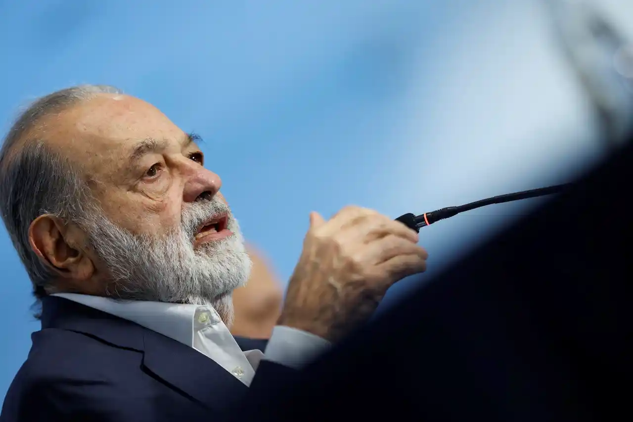 Proyecto de gas Lakach es ‘irracional’: Carlos Slim