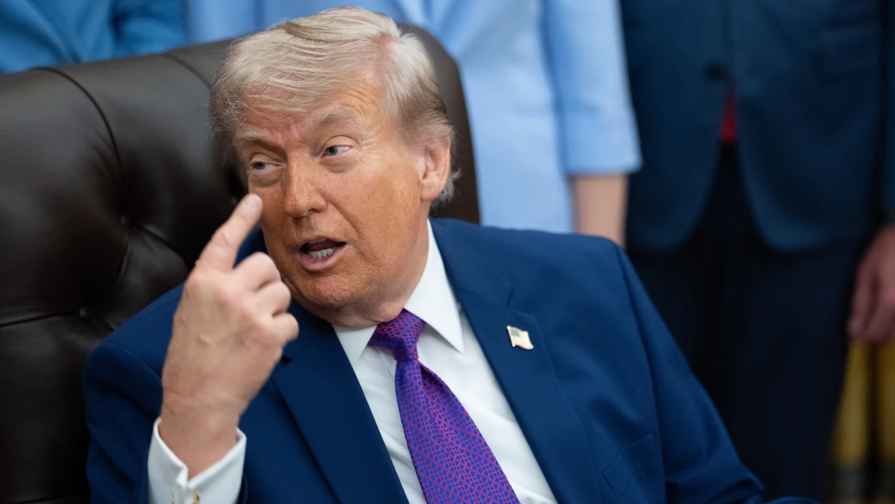 Funcionarios de Trump intentaron prohibir la mitad de las máquinas de votación de EU citando teorías conspirativas