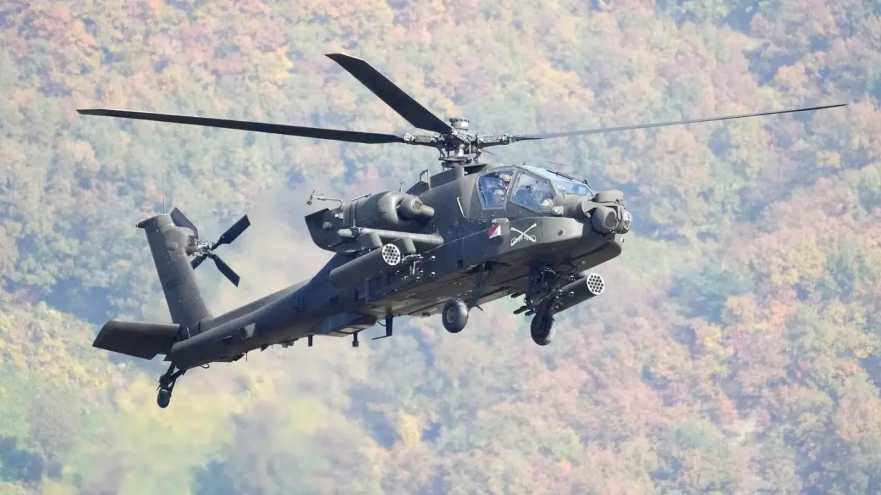 Helicóptero del ejército de EU se estrella cerca del estrecho de Ormuz: Trump dice que ‘los pilotos están bien’