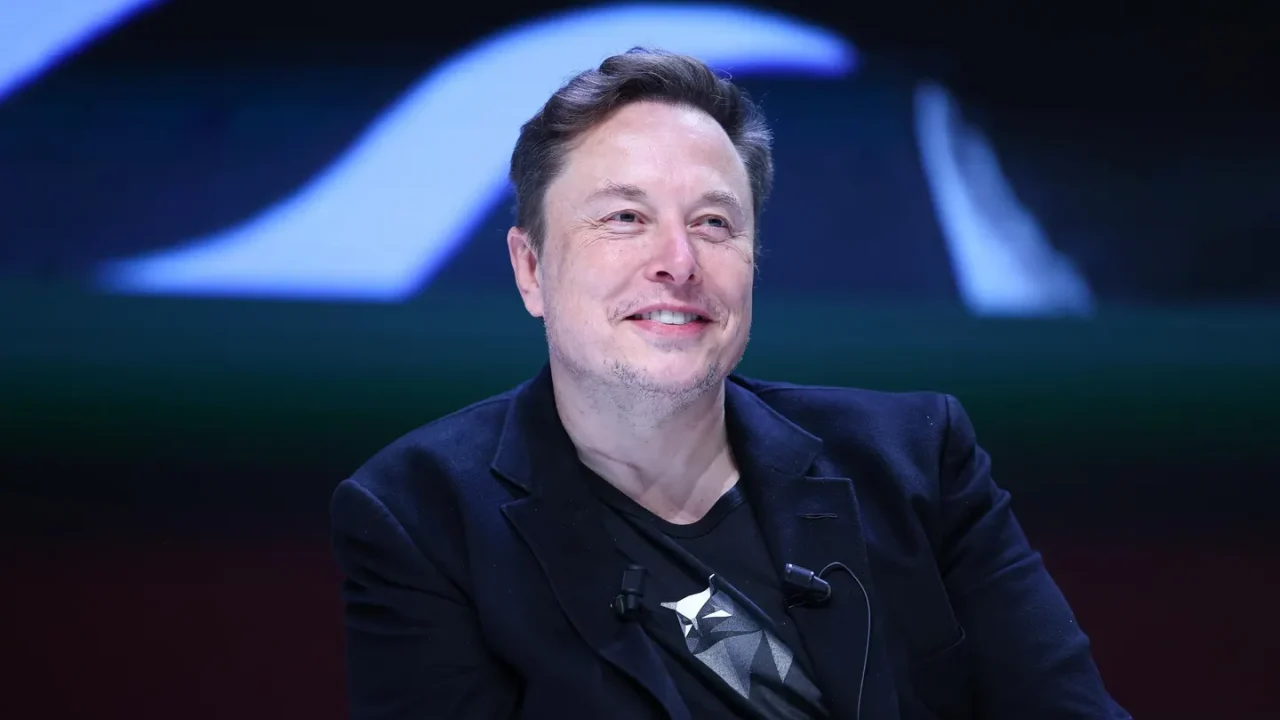 Patrimonio neto de Musk cae 350,000 mdd