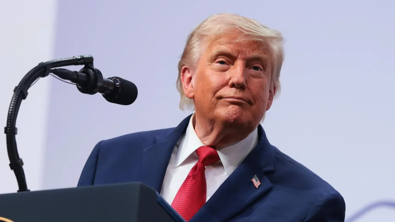 Trump no firmará proyecto de ley de vivienda hasta que el Congreso apruebe ley de identificación de votantes