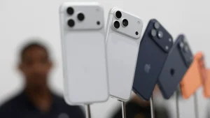 El CEO de Apple, Tim Cook, dijo al Wall Street Journal que la presión de precios para la memoria y el almacenamiento estaba creando una situación "insostenible" para la empresa. Getty Images