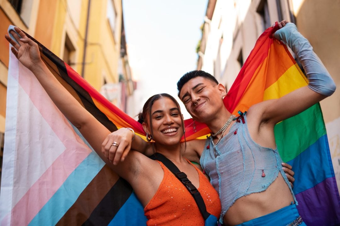 Mexicanos LGBT+ en el extranjero podrán modificar su identidad y casarse sin viajar a México