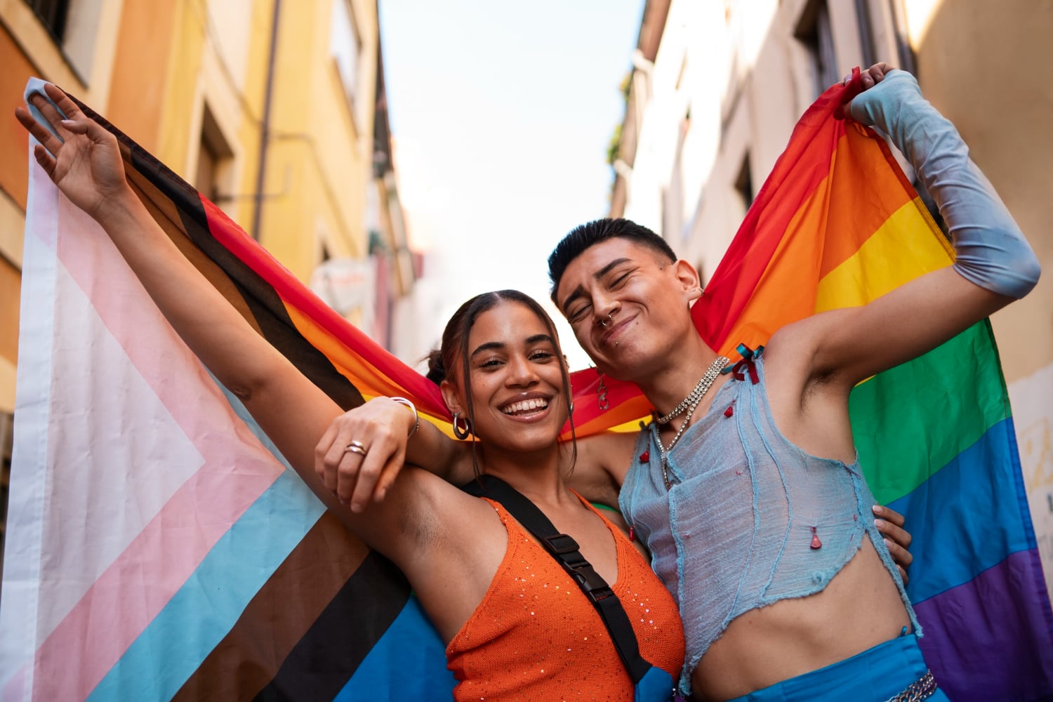Mexicanos LGBT+ en el extranjero podrán modificar su identidad y casarse sin viajar a México