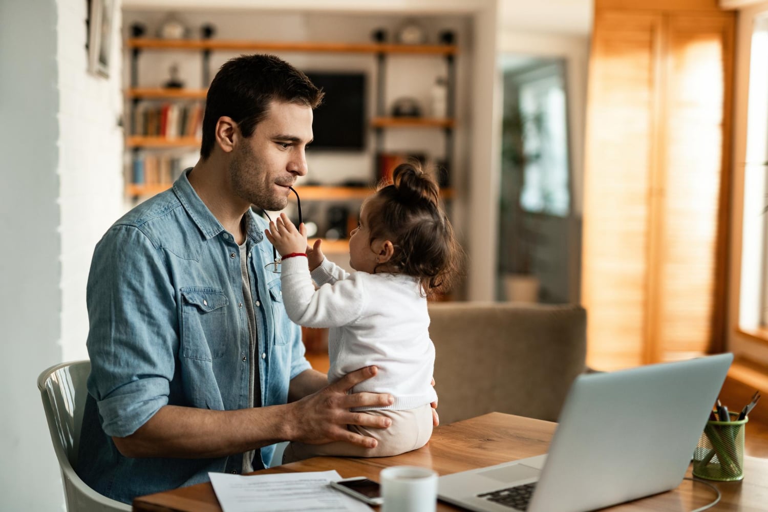Más de 500 mil padres se beneficiarían cada año con licencia de paternidad ampliada