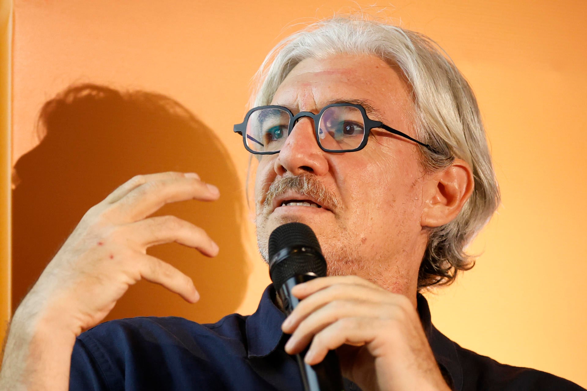 Los desaparecidos por la violencia, ‘la gran herida del México actual’: Emiliano Monge
