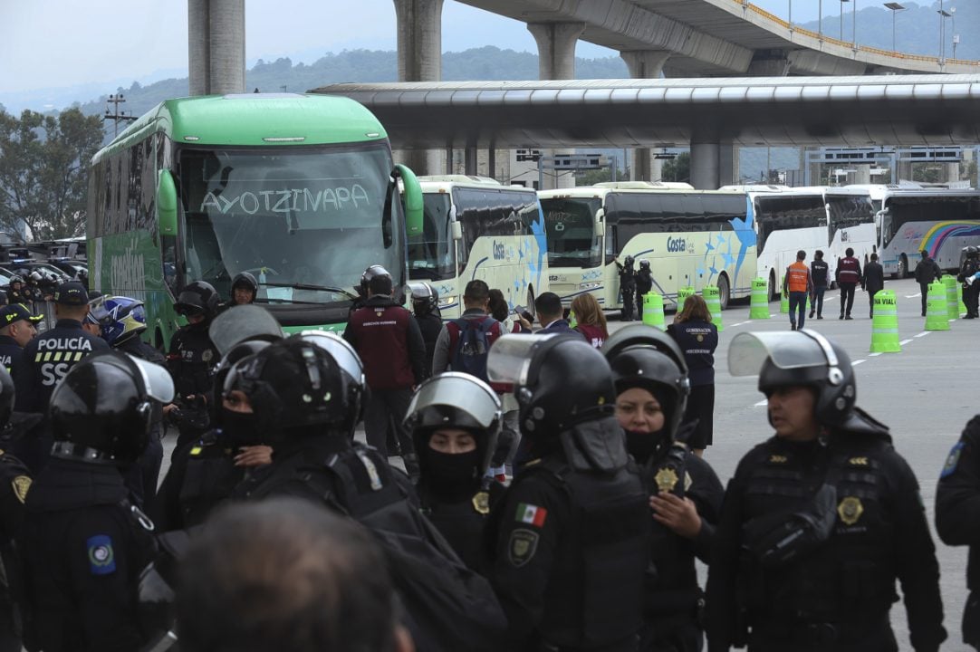 Frenan a estudiantes de Ayotzinapa que se unirían a protestas de la CNTE