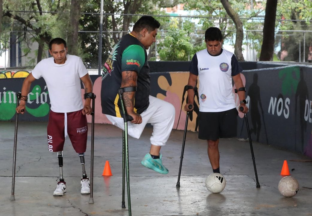 Bajo un puente de CDMX, futbolistas amputados esperan el ‘legado’ del Mundial