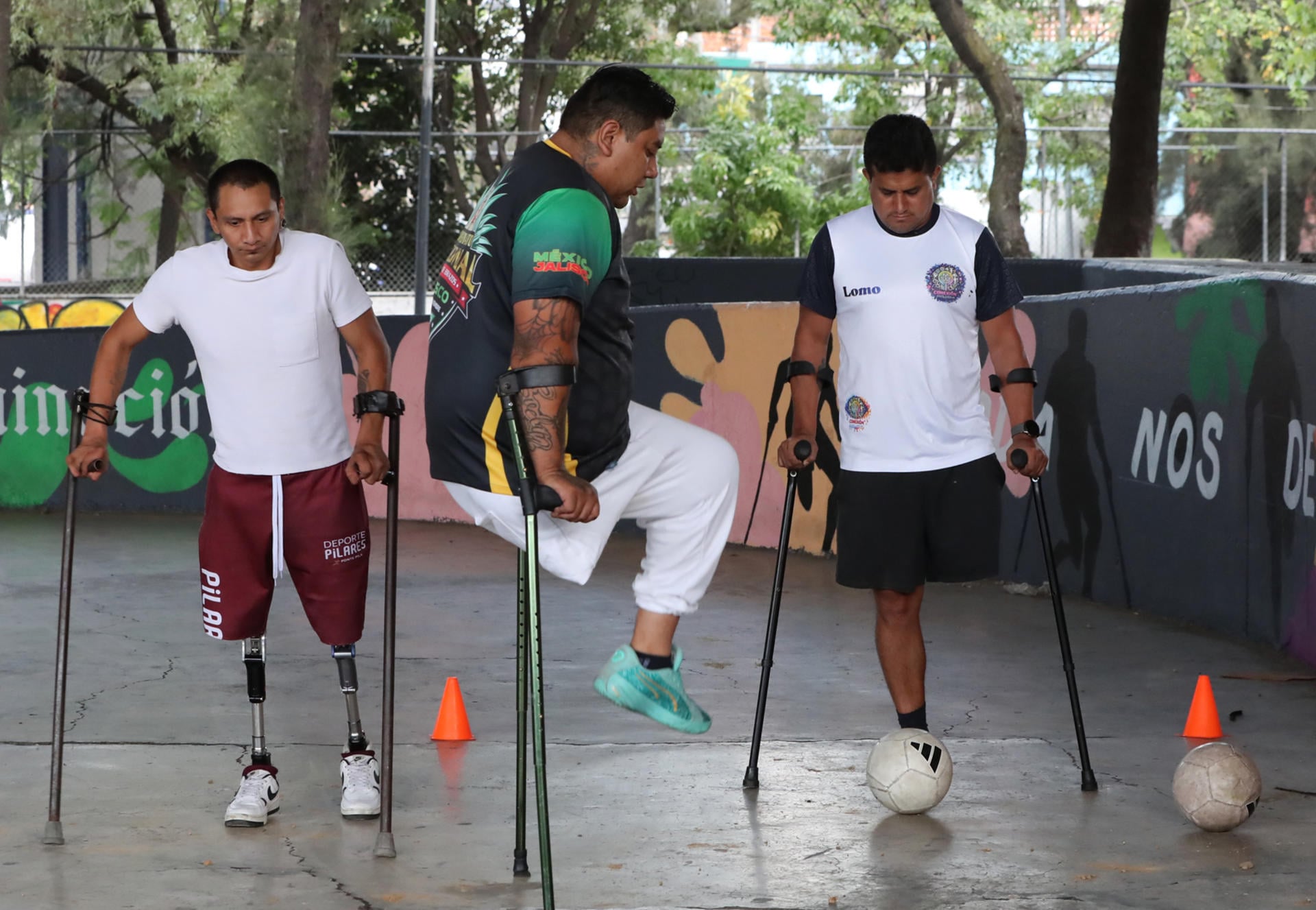 Bajo un puente de CDMX, futbolistas amputados esperan el ‘legado’ del Mundial