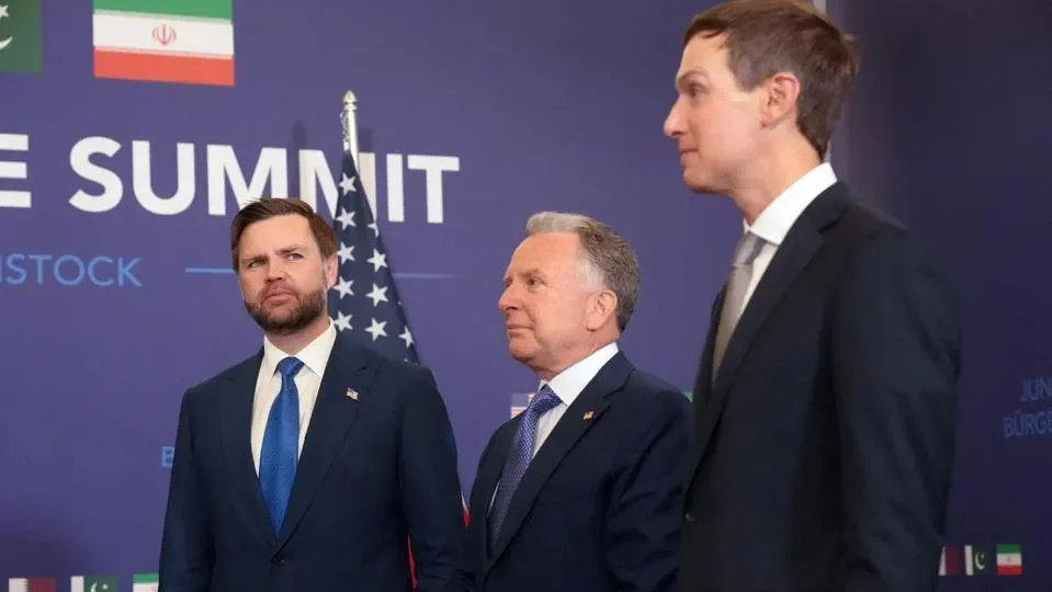 Trump arremete contra el NYT, lo califica de ‘traidor’ por sus críticas a la guerra contra Irán