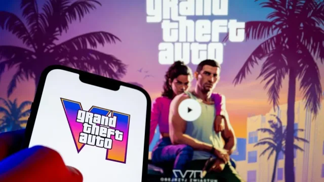 El logotipo de Grand Theft Auto VI se muestra en un teléfono inteligente. SOPA Images/LightRocket vía Getty Images