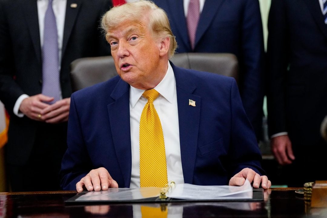 Trump se reunirá con fabricantes de municiones en medio de la presión para reabastecer las reservas de armas