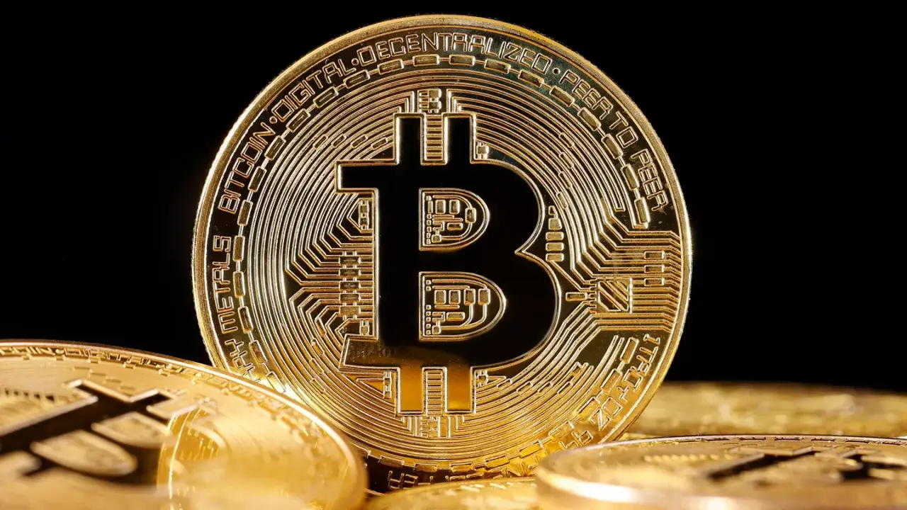 Bitcoin alcanza su nivel más bajo mientras vencimiento de apuestas sobre criptomonedas amenaza con provocar más ventas