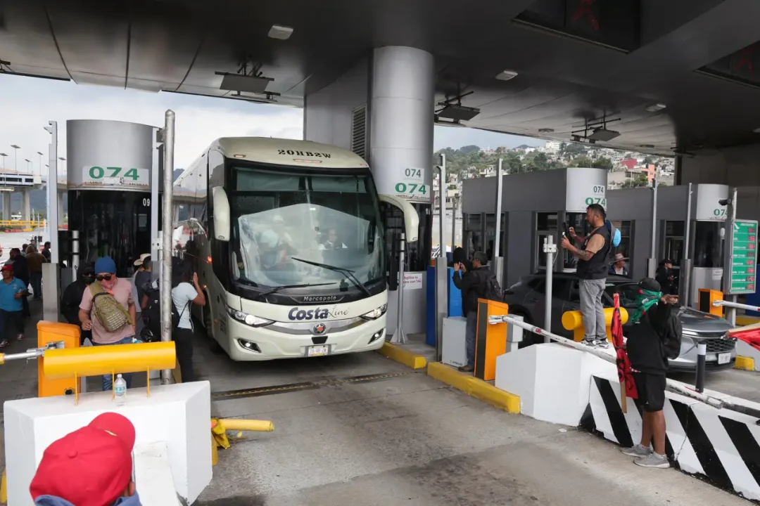 CNTE anuncia paso gratuito en peajes de Ciudad de México y acciones en 20 estados