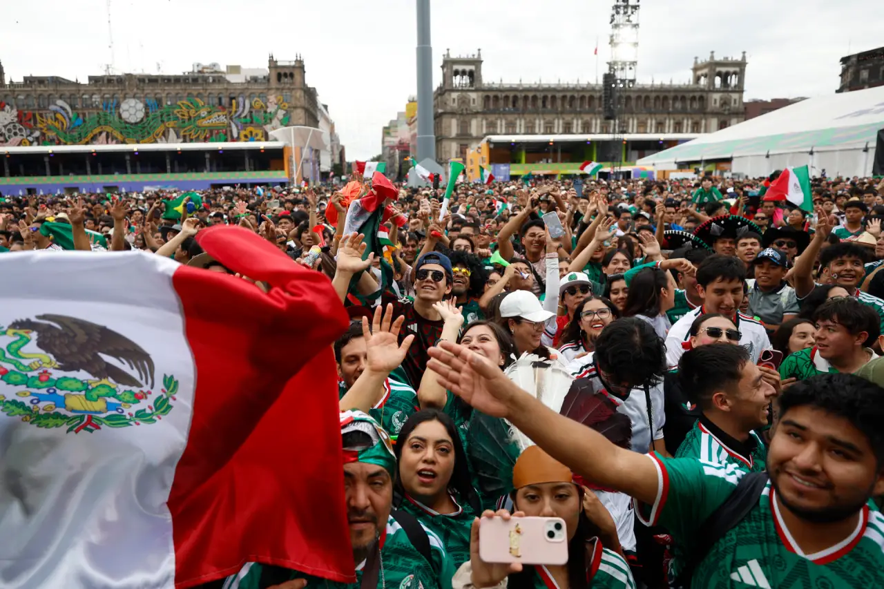 Más de 800,000 personas celebran en calles de Ciudad de México el triunfo del Tricolor