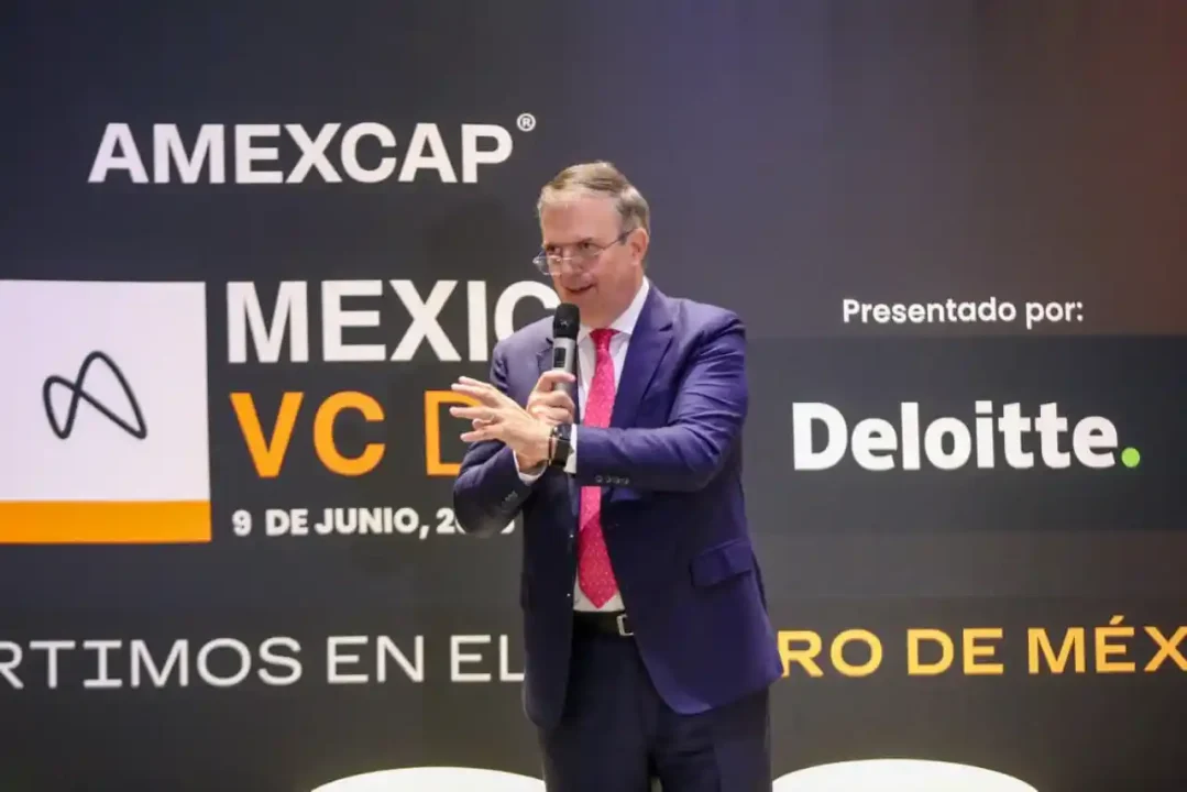 Ebrard prevé que México multiplique 25 veces la producción de semiconductores
