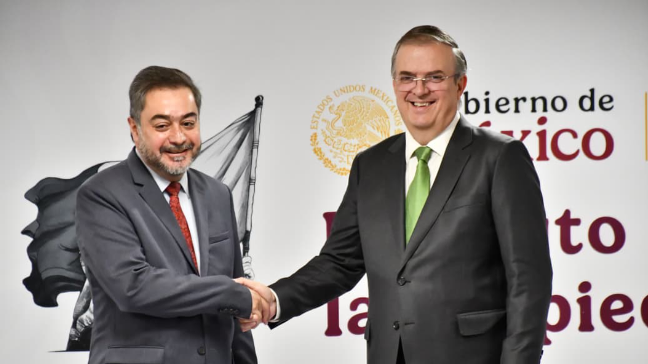 El IMPI tendrá 500 examinadores más de patentes y marcas: Ebrard
