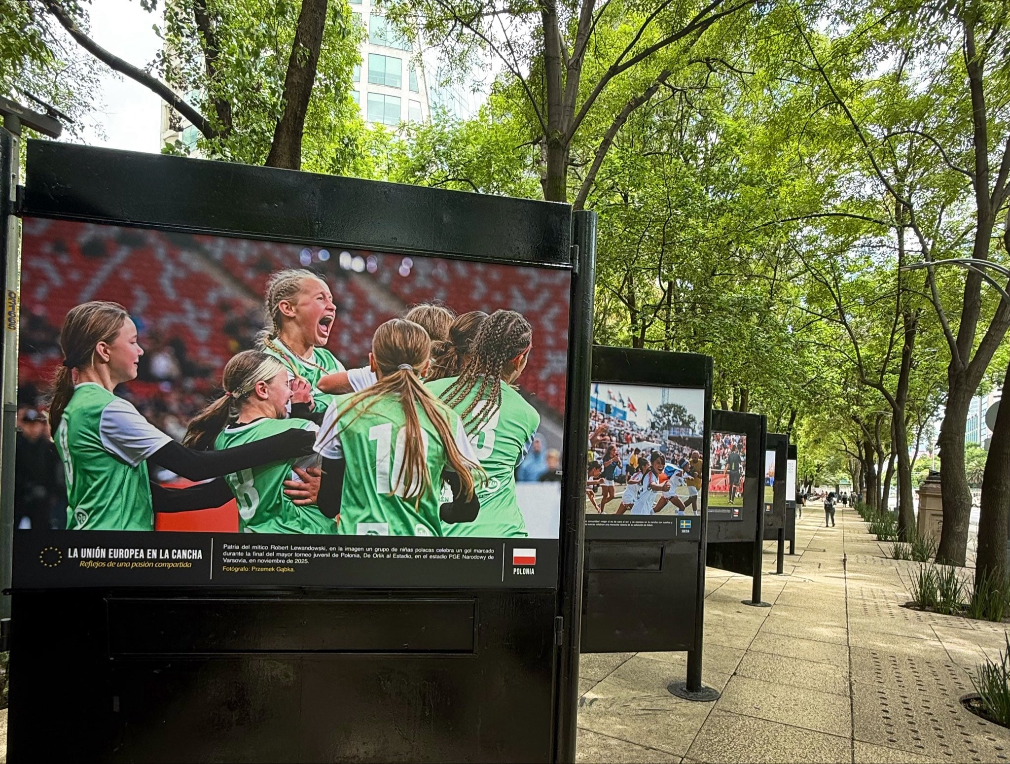 Expo fotográfica retrata vínculo futbolero entre México y la Unión Europea