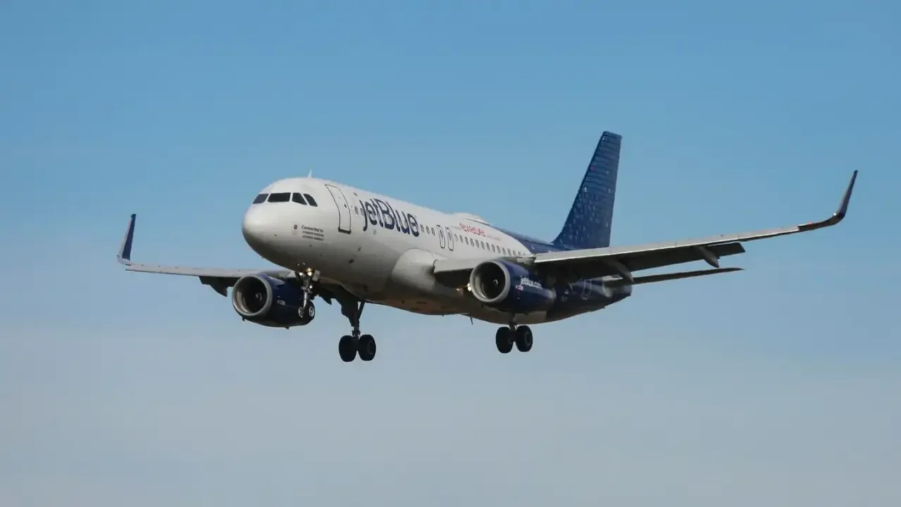 Un avión de JetBlue choca con un dron en el aeropuerto JFK de Nueva York