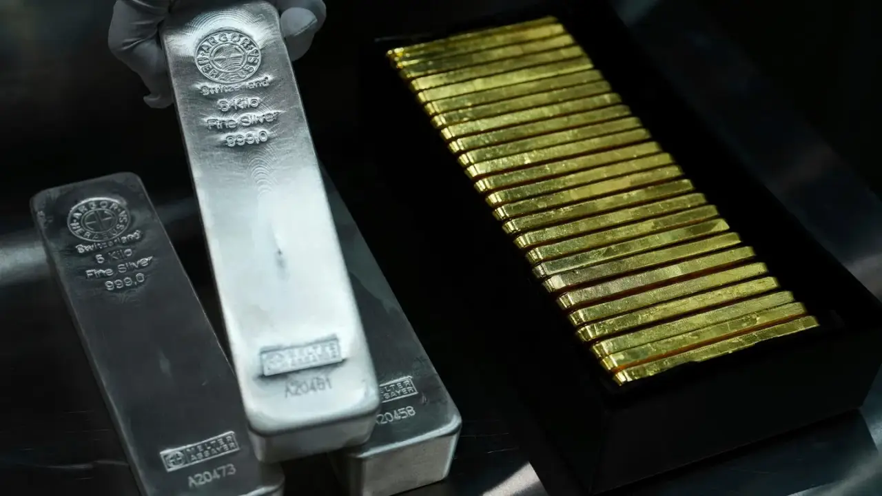 El oro y la plata alcanzan sus precios más bajos en meses tras un sólido informe de empleo