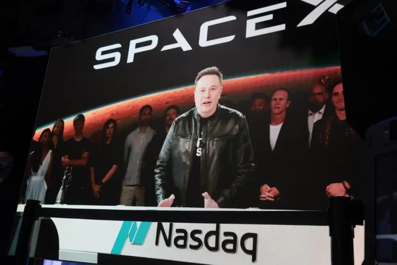 Todo lo que dijo Elon Musk cuando SpaceX hizo sonar la campana de apertura para su histórica salida a bolsa