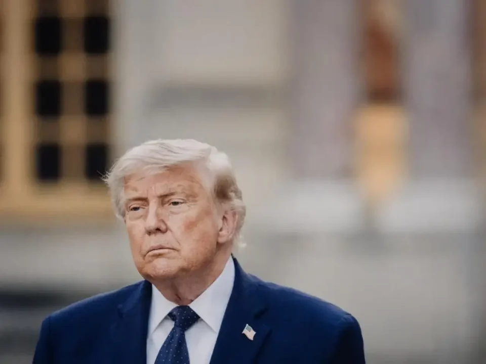 Trump afirma que Irán está ‘acabado’ tras cancelación de negociaciones; ataques israelíes amenazan acuerdo