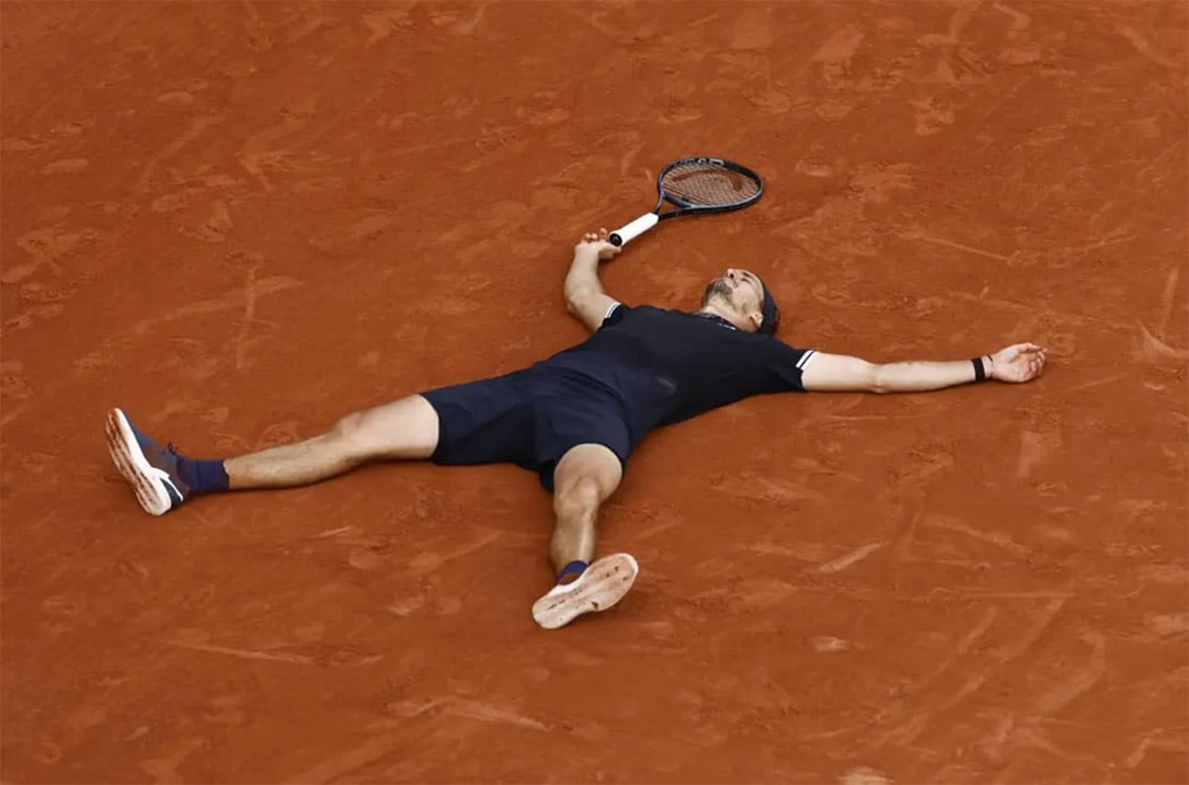 Zverev sufre para romper su maleficio con los ‘grandes’ y se consagra en Roland Garros