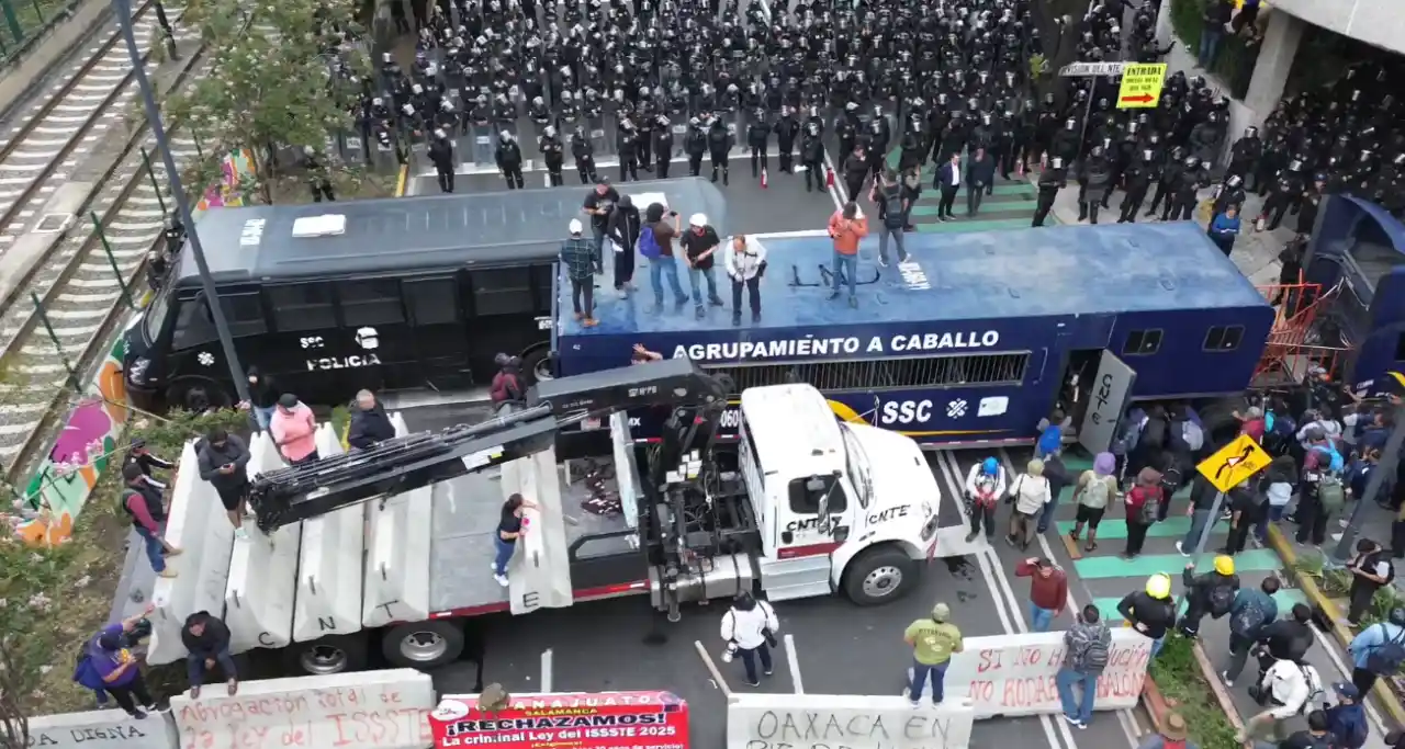 Bloquean a la CNTE en su ruta al Estadio CDMX