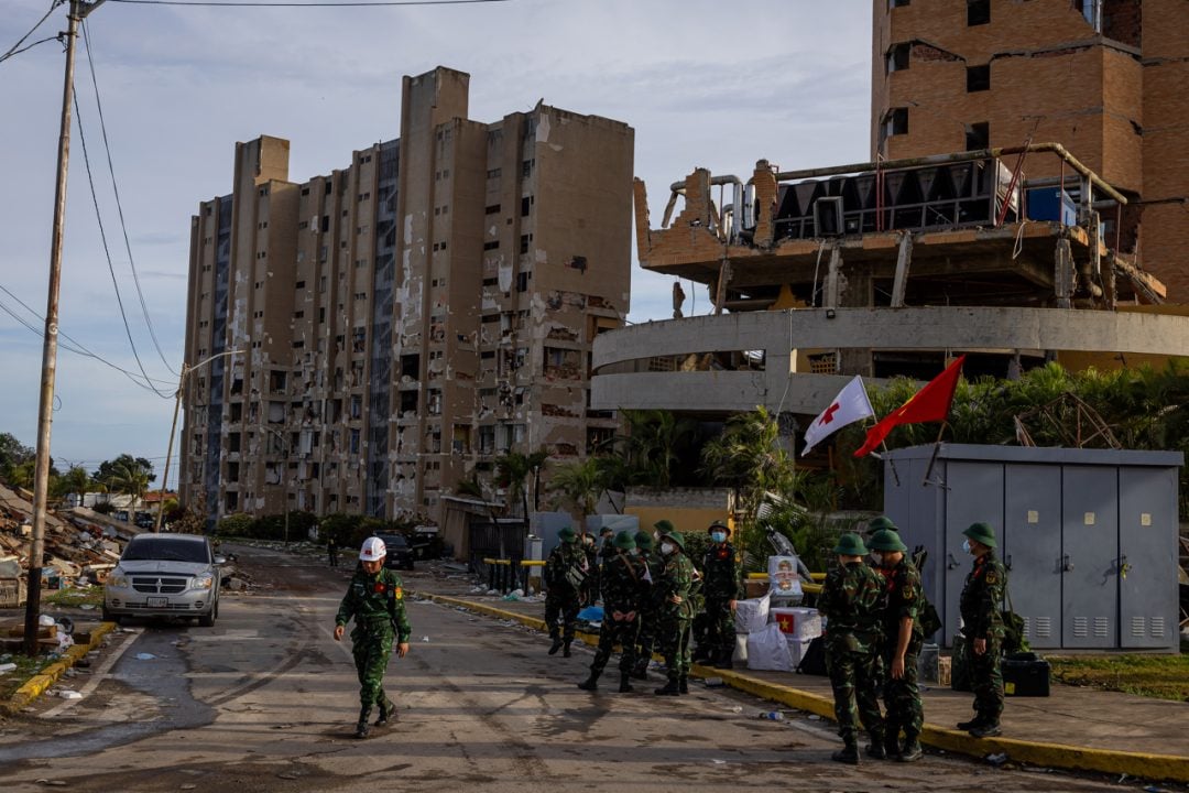 Venezuela: sobrevivientes montan carpas como refugio temporal
